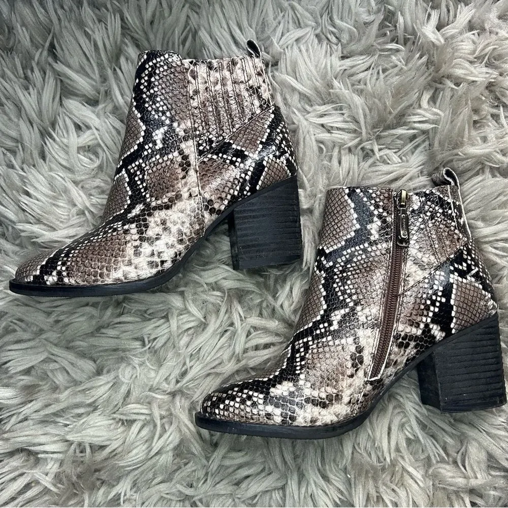 Blondo Waterproof leather snake print block heel ankle boots women’s size 6.5